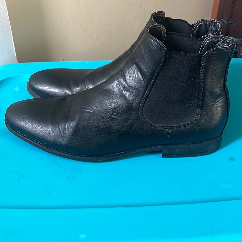 ASOS design Chelsea boots.